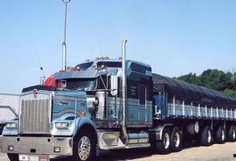 国产卡车高速运输视频大全